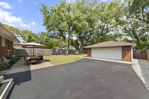 Exterior - 943 N Sumner St, Addison, IL 60101 photo 4 of 5