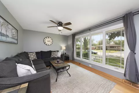 Living - 943 N Sumner St, Addison, IL 60101 photo 2 of 2