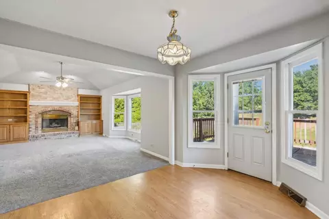 Living - 2832 Mapleside Ct, Aurora, IL 60502 photo 3 of 5