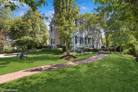 1046 Dinsmore Rd, Winnetka, IL 60093