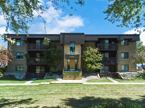 1484 Rock Run Dr #2D, Crest Hill, IL 60403