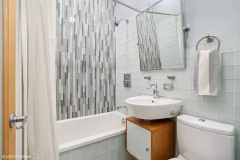Bath - 59 E Cedar St #1A-1B, Chicago, IL 60611 photo 2 of 2