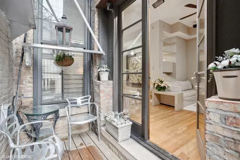 Exterior - 59 E Cedar St #1A-1B, Chicago, IL 60611 photo 2 of 2