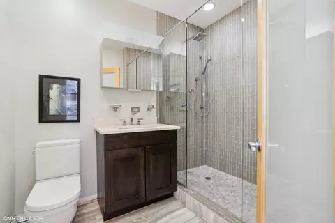 Bath - 59 E Cedar St #1A-1B, Chicago, IL 60611 photo 1 of 2