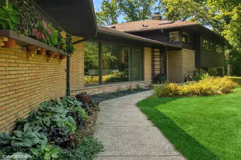 14695 W Oak Ln, Lake Forest, IL 60045