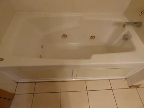 Bath - 331 N Weston Ave #331, Elgin, IL 60123 photo 2 of 2