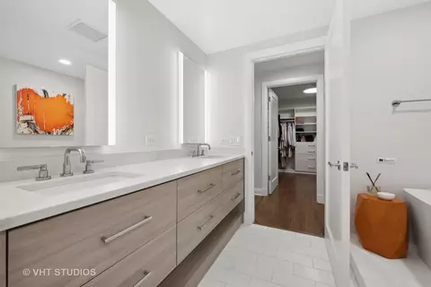 Bath - 270 E Pearson St #403, Chicago, IL 60611 photo 1 of 4