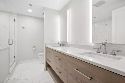 Bath - 270 E Pearson St #403, Chicago, IL 60611 photo 2 of 4