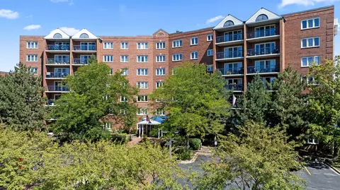 6701 N Milwaukee Ave #403, Niles, IL 60714