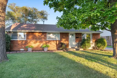 8341 Merrimac Ave, Burbank, IL 60459