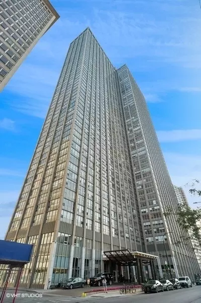 655 W Irving Park Rd #2616, Chicago, IL 60613