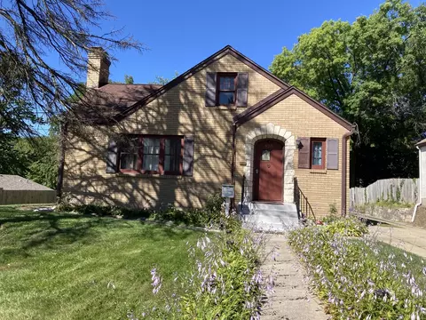 425 Hollister Ave, Rockford, IL 61108