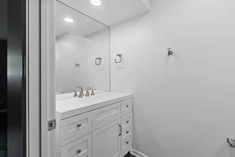 Bath - 2809 Kama Ave, Mchenry, IL 60050 photo 2 of 3