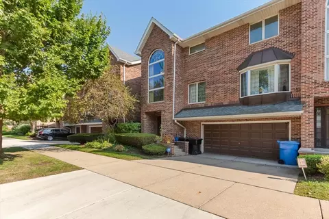 215 E 81st St, Chicago, IL 60619
