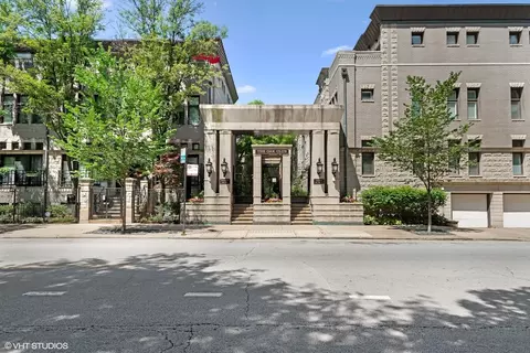 930 N Clark St #A, Chicago, IL 60610