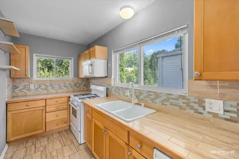 570 Simms St, Aurora, IL 60505 photo 15