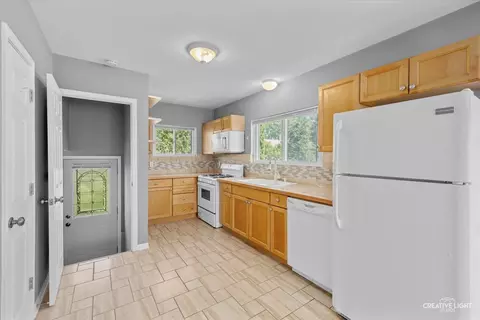 570 Simms St, Aurora, IL 60505 photo 14