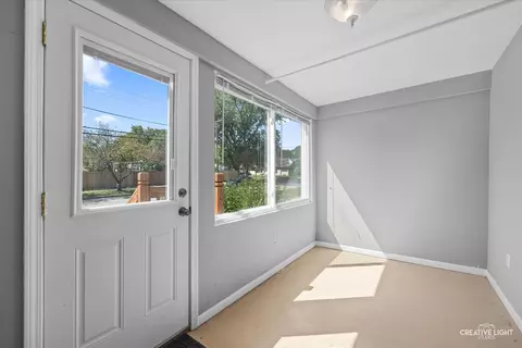 570 Simms St, Aurora, IL 60505 photo 9