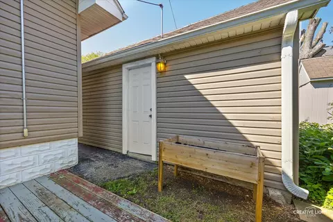 570 Simms St, Aurora, IL 60505 photo 8