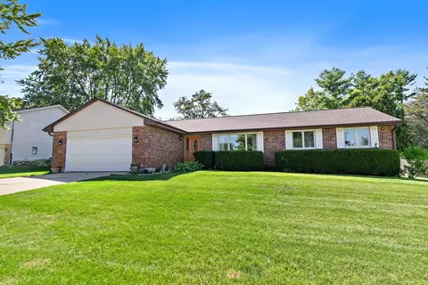 3 Cari Ct, Dekalb, IL 60115
