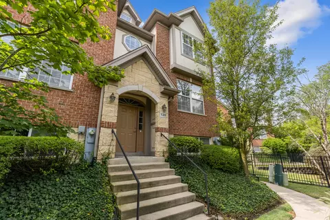 120 Enclave Dr, Mount Prospect, IL 60056