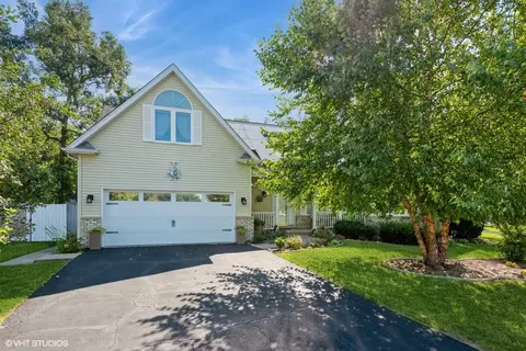 3 Hilltop Ln, South Elgin, IL 60177