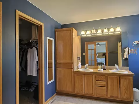 Bath - 5603 Kimberly Dr, Plainfield, IL 60586 photo 1 of 4