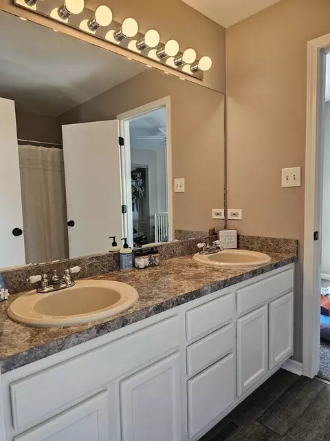 Bath - 5603 Kimberly Dr, Plainfield, IL 60586 photo 3 of 4