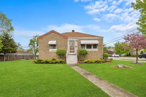 72 East Dr, Northlake, IL 60164