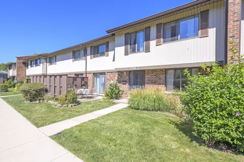 7354 Winthrop Way #5, Downers Grove, IL 60516