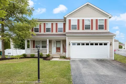 907 Walnut Dr, Kirkland, IL 60146