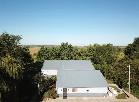 29005 N 1100 East Rd, Blackstone, IL 61313