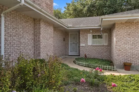 12 N250 Charlotte Ct, Elgin, IL 60124