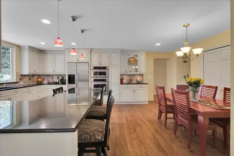 Kitchen - 456 Hamilton Dr, Wheaton, IL 60189 photo 1 of 7