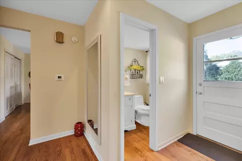 Entry Way - 456 Hamilton Dr, Wheaton, IL 60189 photo 2 of 3