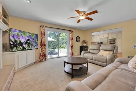Living - 456 Hamilton Dr, Wheaton, IL 60189 photo 3 of 4
