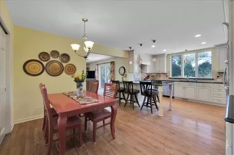 Dining - 456 Hamilton Dr, Wheaton, IL 60189 photo 3 of 3