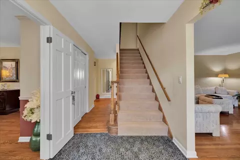 Entry Way - 456 Hamilton Dr, Wheaton, IL 60189 photo 1 of 3