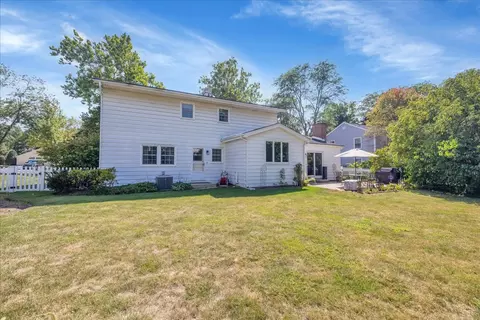 Exterior - 456 Hamilton Dr, Wheaton, IL 60189 photo 4 of 6