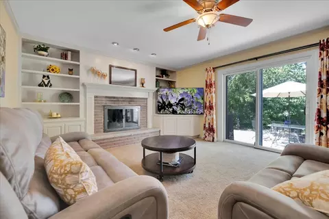 Living - 456 Hamilton Dr, Wheaton, IL 60189 photo 4 of 4