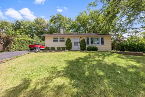 136 Ensenada Dr, Carpentersville, IL 60110