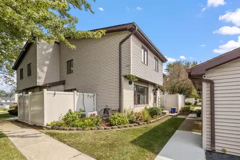 204 E Woodlawn Rd #204, New Lenox, IL 60451