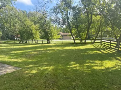 620 Pokagon Dr, Algonquin, IL 60102 photo 4