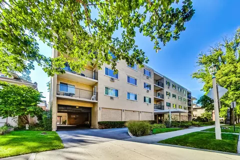 425 Home Ave #1F, Oak Park, IL 60302