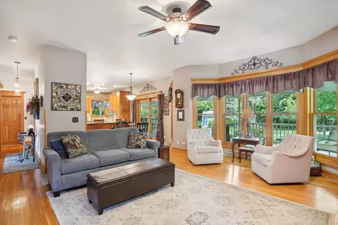 6627 Bentley Ave, Willowbrook, IL 60527 photo 7
