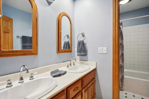 6627 Bentley Ave, Willowbrook, IL 60527 photo 21