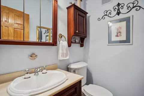 6627 Bentley Ave, Willowbrook, IL 60527 photo 12