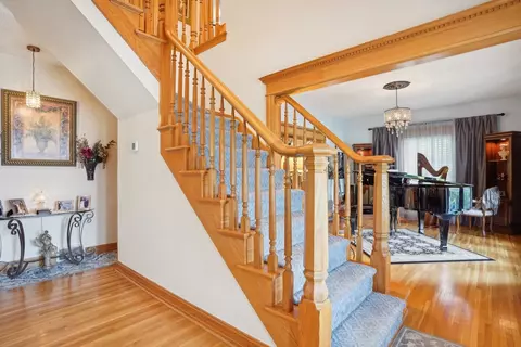 6627 Bentley Ave, Willowbrook, IL 60527 photo 3