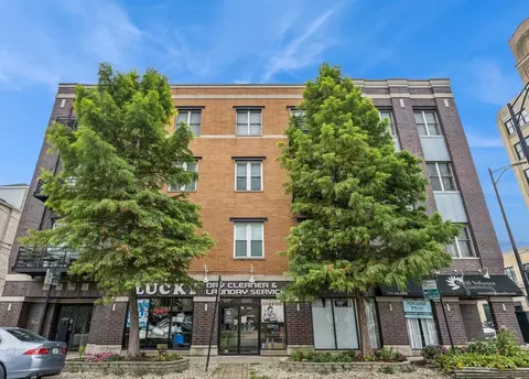 1555 W School St #2D, Chicago, IL 60657