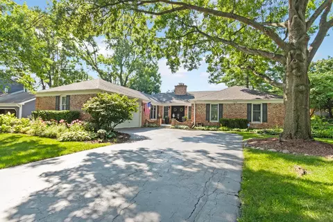 1219 Barneswood Dr, Downers Grove, IL 60515